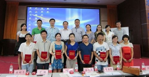 观摩优质课堂 开展教学实践 举办授课竞赛——学校重视新教师岗位培训,引领教师站稳讲台