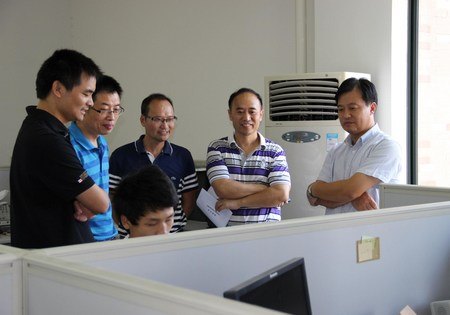 陈光亭副校长慰问全国电子设计竞赛集训师生