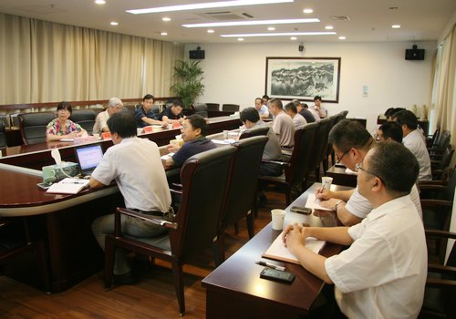 校党委中心组专题研讨全面提高人才培养质量