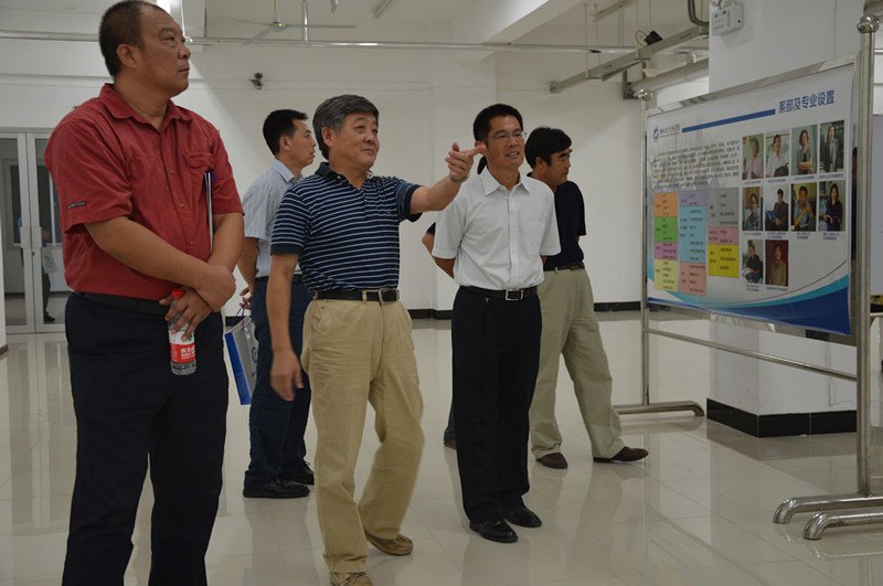 中国石油大学胜利学院院长刘衍聪一行访问烟台大学文经学院