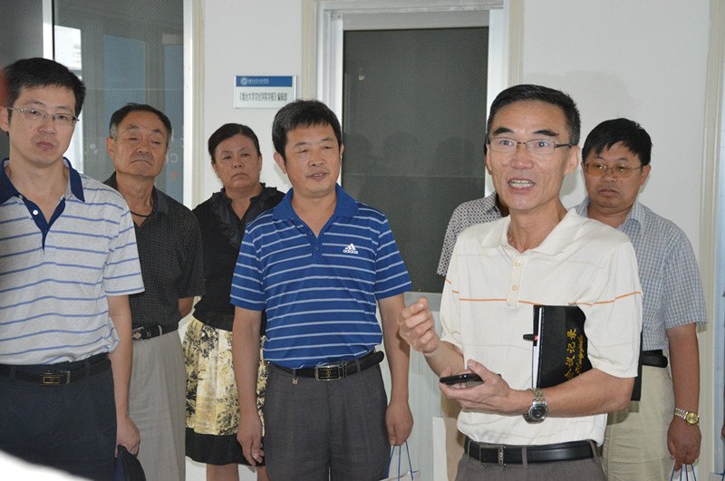 中国石油大学胜利学院院长刘衍聪一行访问烟台大学文经学院