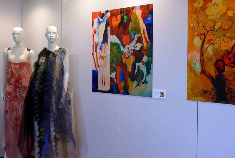 ��װѧԺ�����μӡ�2013�Ϻ����ʿ�ѧ������ʮ����չ��