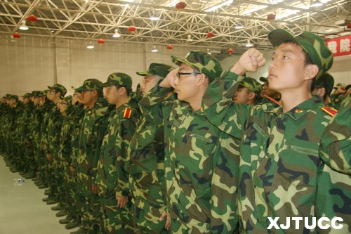 西安交通大学城市学院2013级新生军训动员大会隆重召开