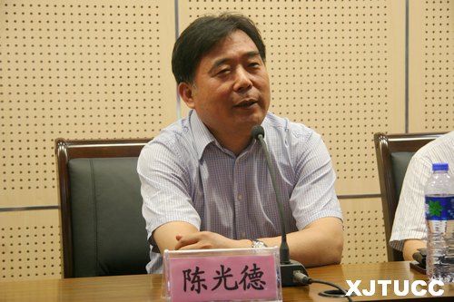 西安交大城市学院召开2013级新生家长与学院领导见面会