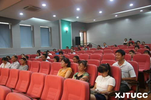 西安交大城市学院召开2013级新生家长与学院领导见面会