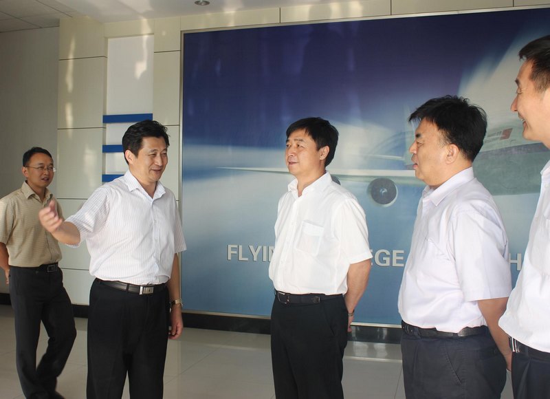 国家安监总局职业健康司副司长王建冬来校调研指导