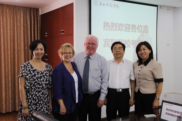 �������ֶ�������ѧ��̩��ʫ�ɿ��������ѧ������կ��ȺѧУ������ʦ��ѧԺ����