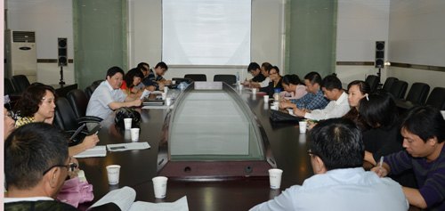 刘德富主持召开教师代表征求意见座谈会