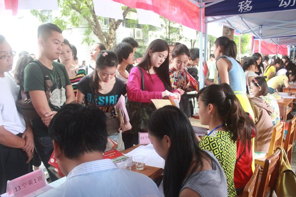 新师院人,欢迎你!——广西师范学院2013级新生报到入学