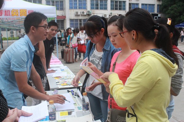 新师院人,欢迎你!——广西师范学院2013级新生报到入学