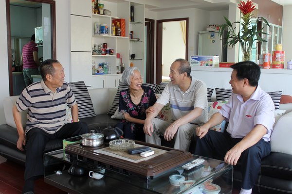 教师节校领导看望慰问老领导老同志