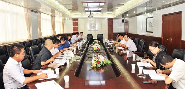 学校召开党的群众路线教育实践活动校友座谈会