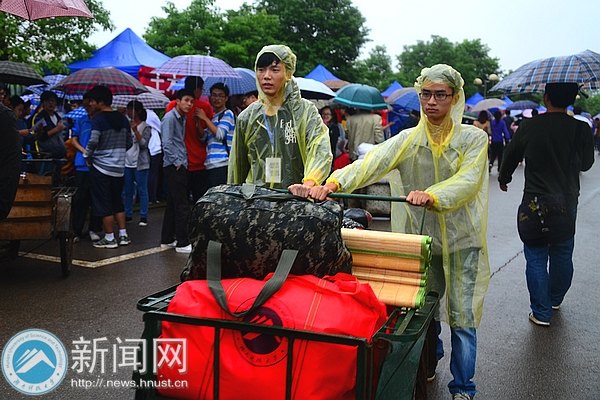 我们在雨中迎接你