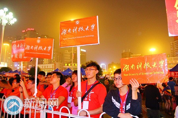 我们在雨中迎接你