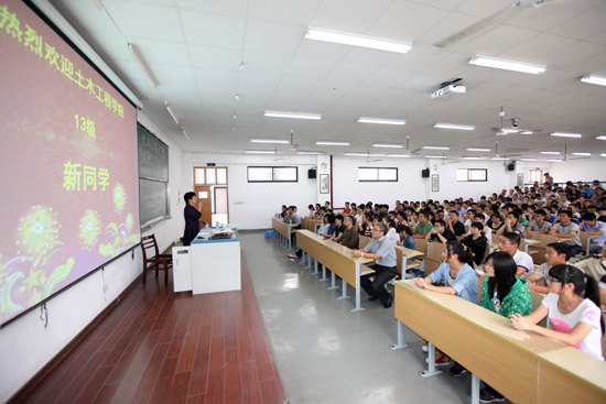 学院喜迎2013级新生