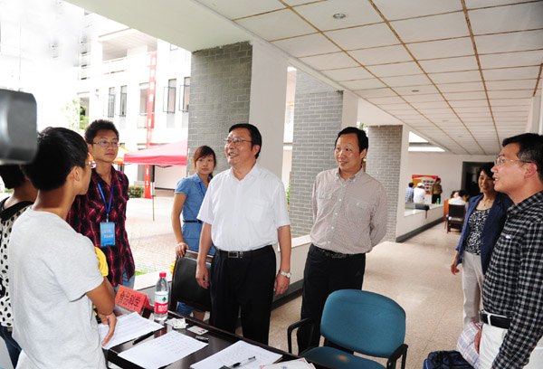 ��2013��ӭ��ϵ�б���֮����У�쵼���ָ��ӭ�¹����������������ҳ�