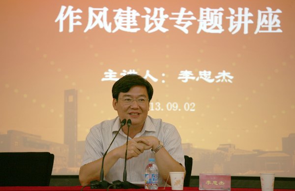 ��������ѧԺ�ٿ�Ⱥ��·�߽���ʵ���ר�ⱨ���