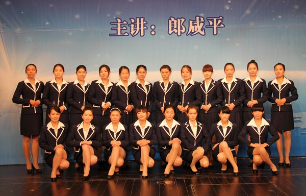 许昌首届经济财富论坛许昌学院志愿服务大展风采