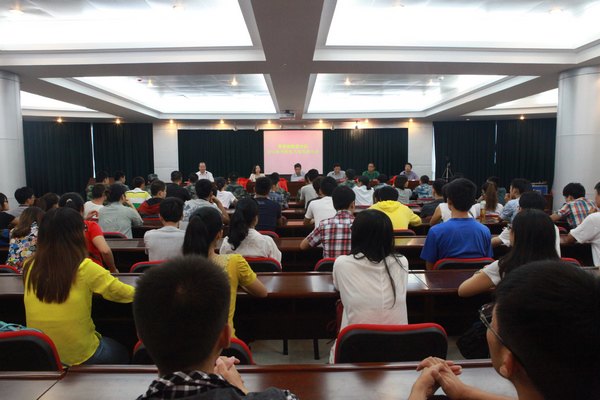 景德镇陶瓷学院隆重举行2013年新兵入伍欢送大会