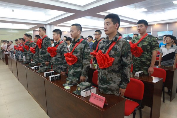景德镇陶瓷学院隆重举行2013年新兵入伍欢送大会