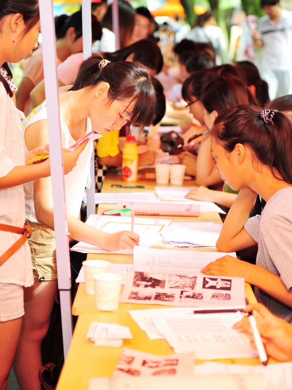 2013级新生顺利报到入学