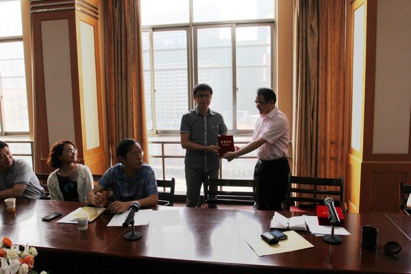 学校召开教师代表座谈会