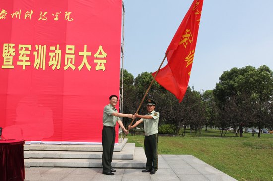 南京理工大学泰州科技学院隆重举行2013级新生开学典礼暨军训动员大会