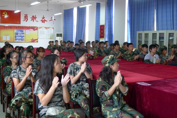 信息学院组织召开2013级新生入学教育大会——专业介绍
