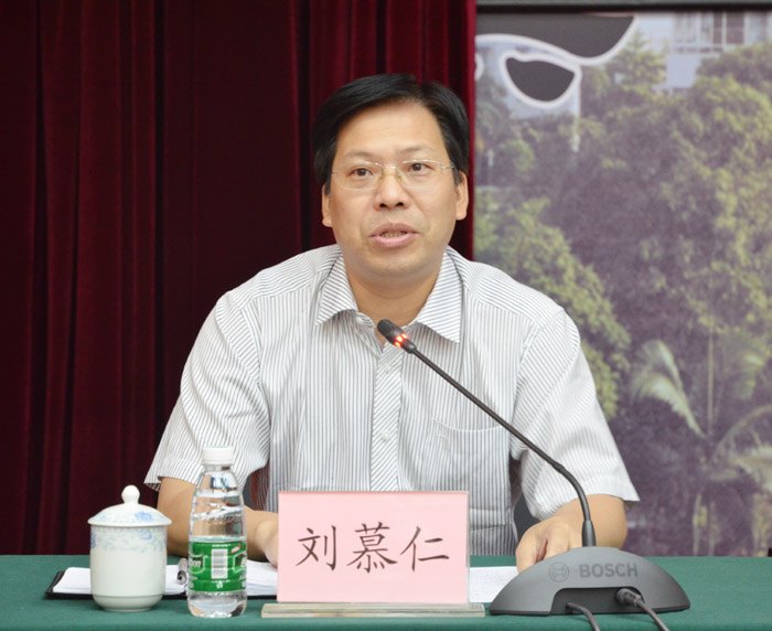 自治区党委决定:莫诗浦任广西师范学院党委书记,李丰生任广西师范学院院长