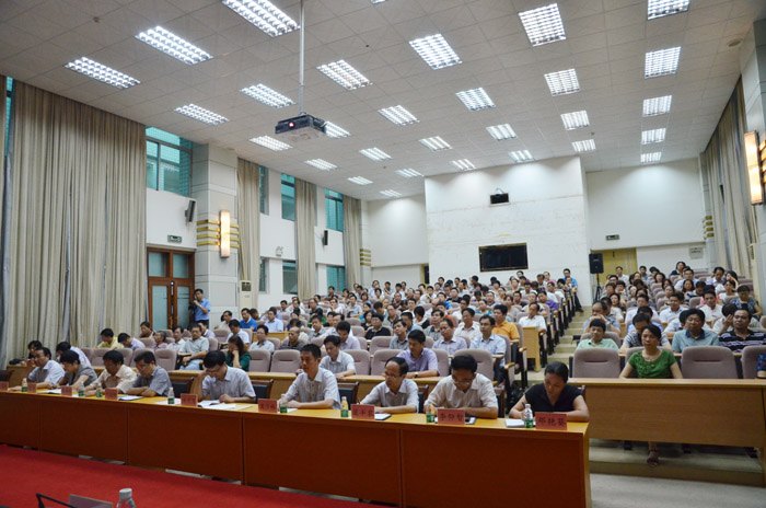 自治区党委决定:莫诗浦任广西师范学院党委书记,李丰生任广西师范学院院长