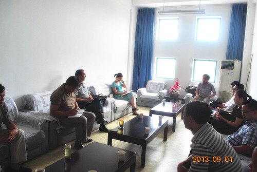 何艾兵深入经政学院调研“四风”问题