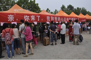 热情周到 一切为了学生——2013级新生报到及军训动员大会