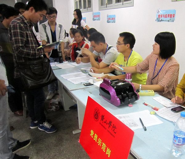 【“迎接党代会 聚焦党总支”之六】数统学院党总支设立“党员工作岗”服务青年学生