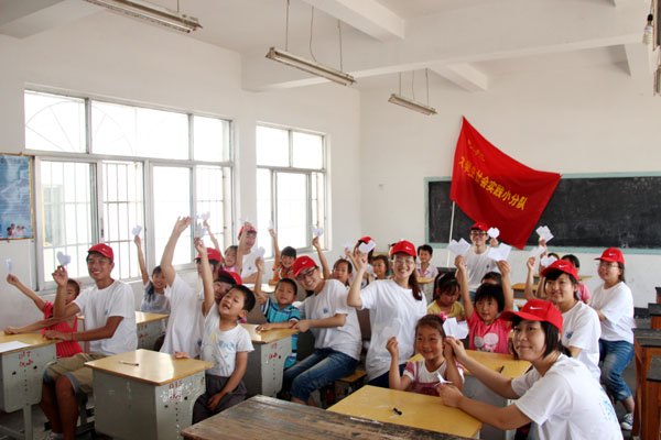 【“迎接党代会 聚焦党总支”之五】艺术学院党总支构建爱心实践平台 夯实艺苑党建基础