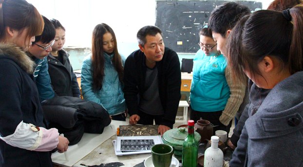 人生价值在援疆支教中升华:新疆艺术学院撰稿记中央美术学院教师傅爱臣