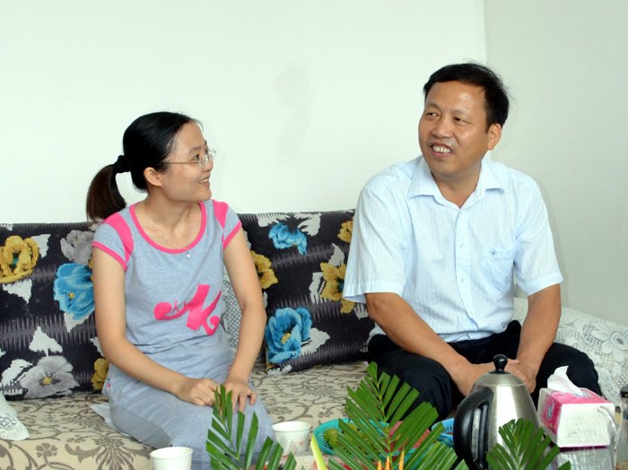 学校领导慰问教师代表