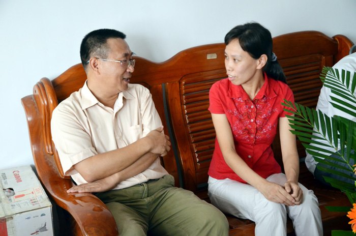 学校领导慰问教师代表