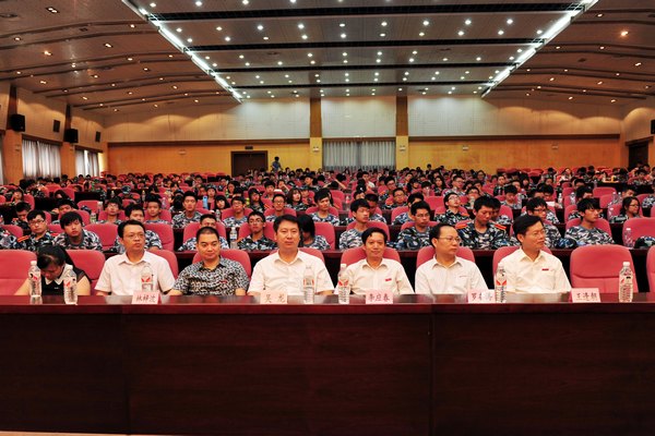 海峡理工学院2013级新生开学式举行