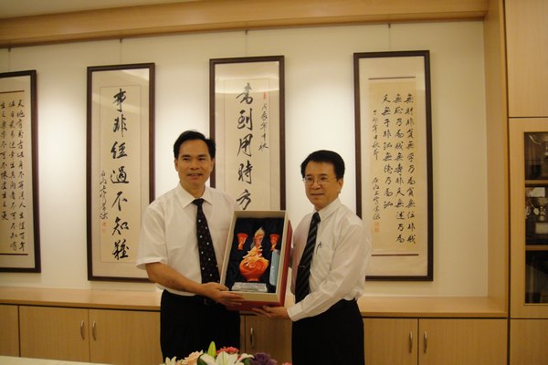 曾祥辉书记考察台湾中国科技大学