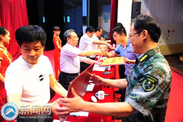 2013年教学工作会议暨教师节表彰大会隆重召开