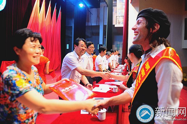 2013年教学工作会议暨教师节表彰大会隆重召开