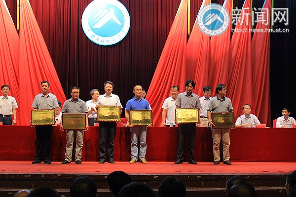 2013年教学工作会议暨教师节表彰大会隆重召开