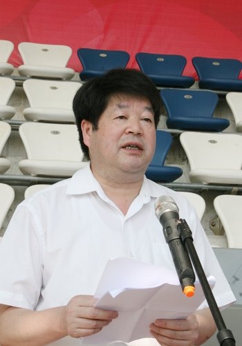 2013级新生开学典礼暨军训开训仪式隆重举行