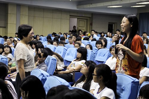 香港理工大学教授余咏文受聘为惠州学院客座教授并来院讲学