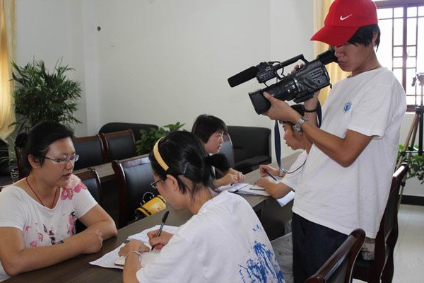 【“迎接党代会 聚焦党总支”之八】文学院以学生党员示范岗为引领，提升大学生社会实践能力