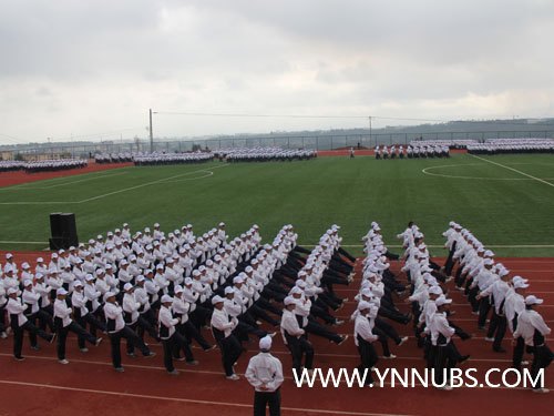 【立大志 展宏图】--- 2013级学生军训汇报表演暨开学典礼成功举行