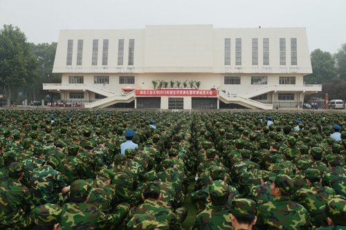 湖北工业大学2013年新生开学典礼暨军训动员大会隆重举行