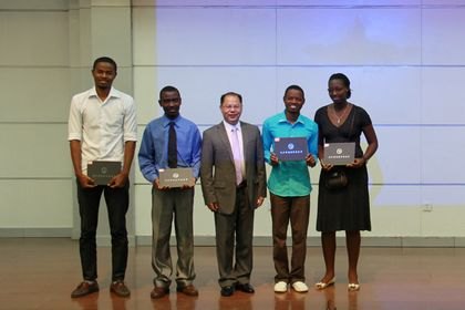 ���ʽ���ѧԺ����2013��������ѧ������ӭ������������