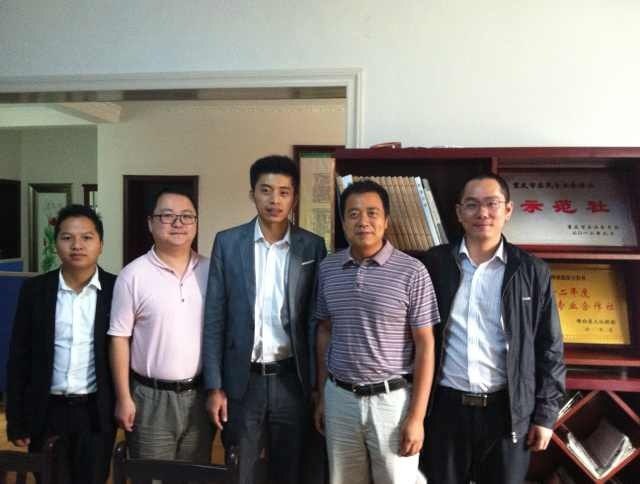 校领导看望2010届自主创业毕业生吴书柱