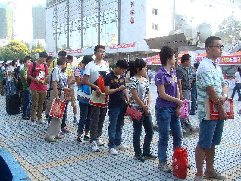 科技学院3000多名新生顺利报到